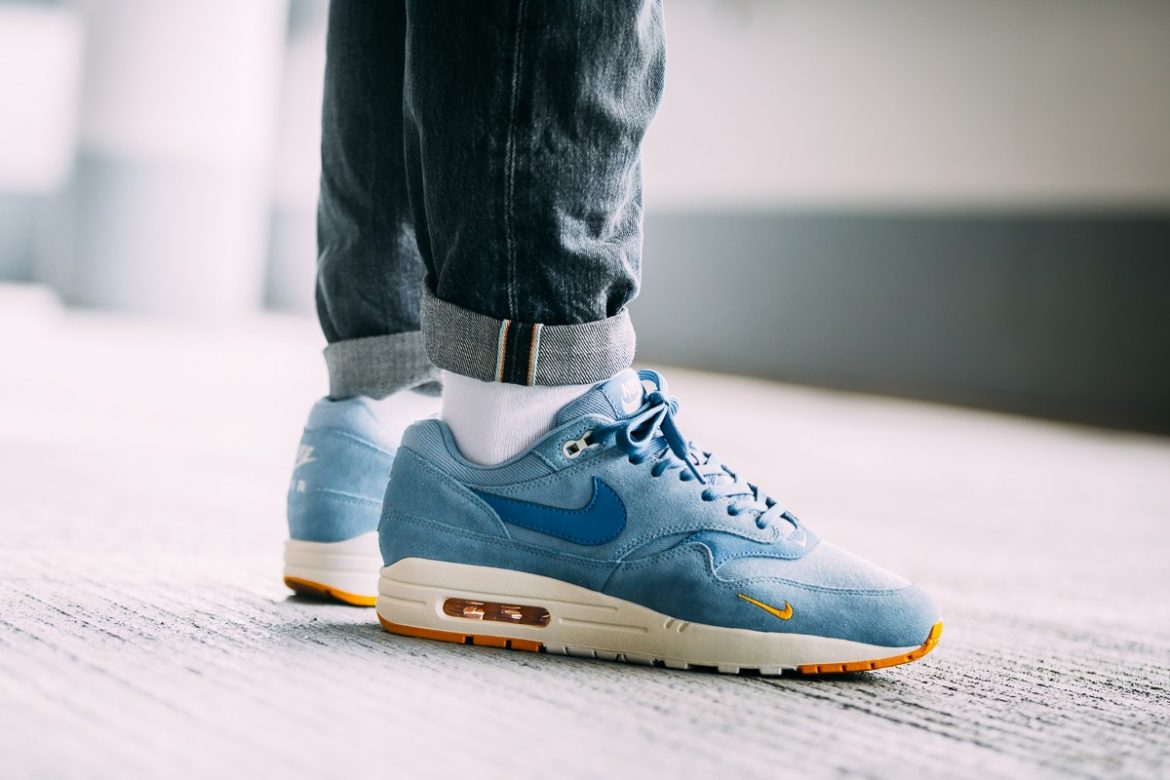 blue and yellow air max 1